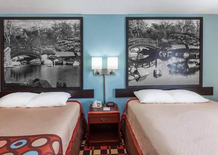 Lodge Econo Chillicothe