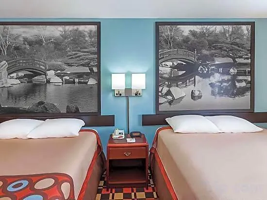 Econo Lodge *
