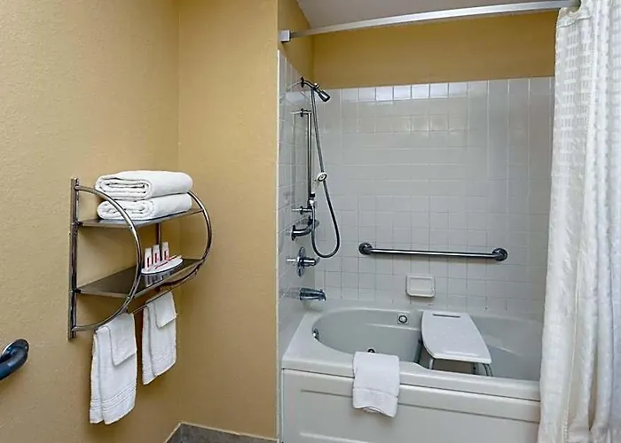 Econo Lodge *